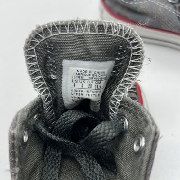 Converse Infant grey camo canvas low top Chucks. Size 4 - Picture 8 of 8